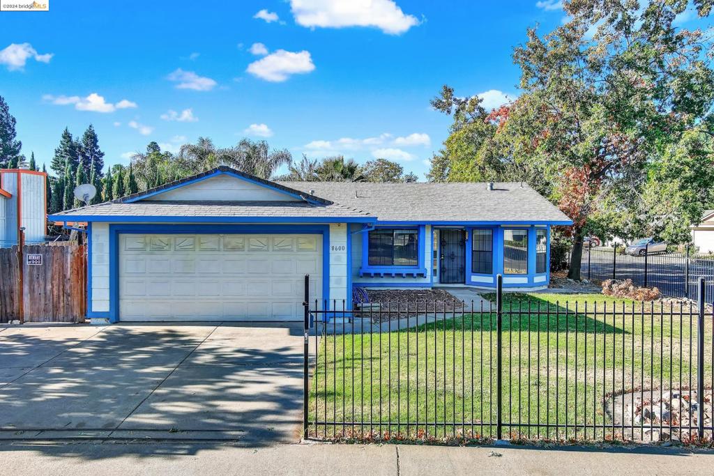 8600 Oakbank Way, Sacramento, CA 95828