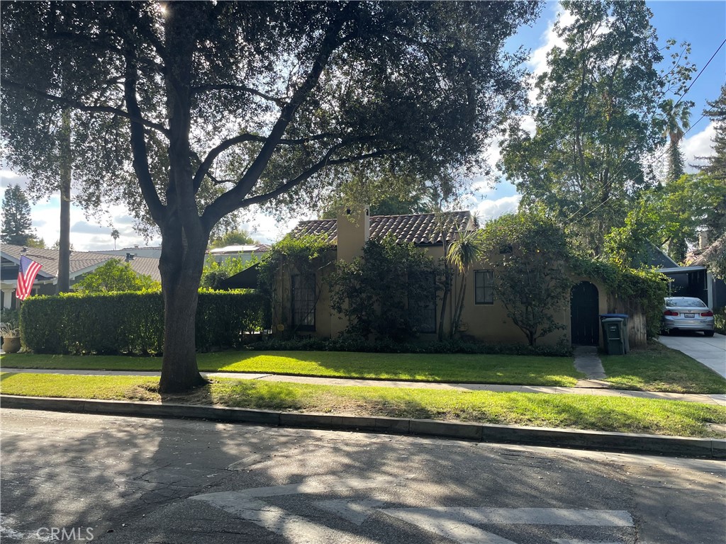 619 S Oak Knoll Avenue, Pasadena, CA 91106