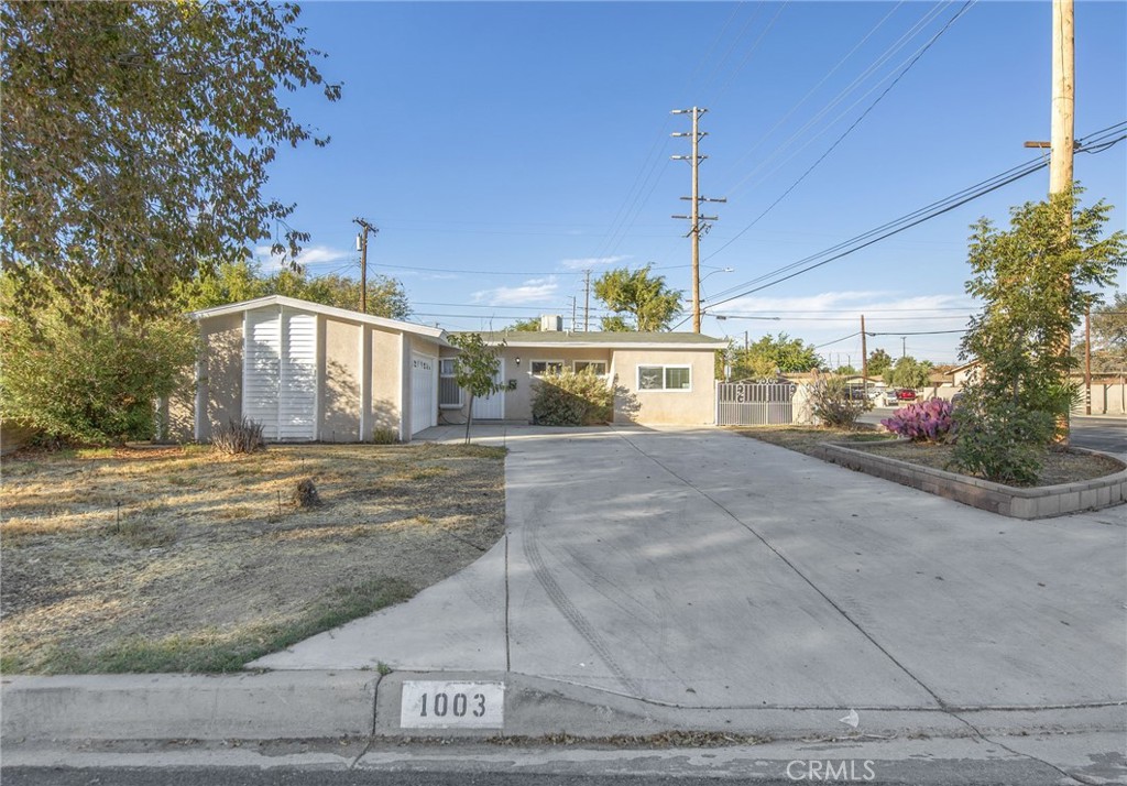 1003 W Avenue J13, Lancaster, CA 93534