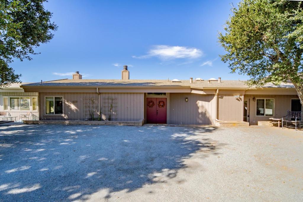 399 San Benancio Road, Salinas, CA 93908