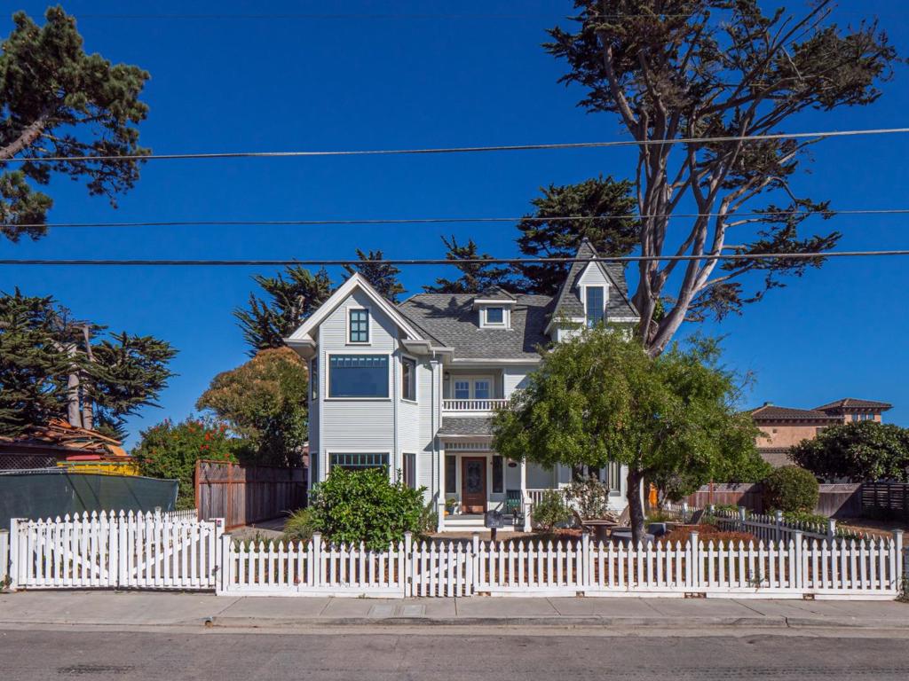 210 Almar Avenue, Santa Cruz, CA 95060