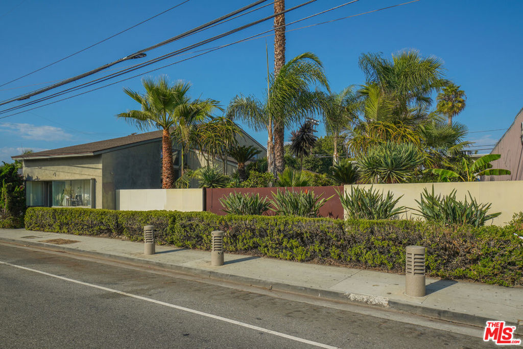 4546 S Centinela Avenue | Similar Property Thumbnail