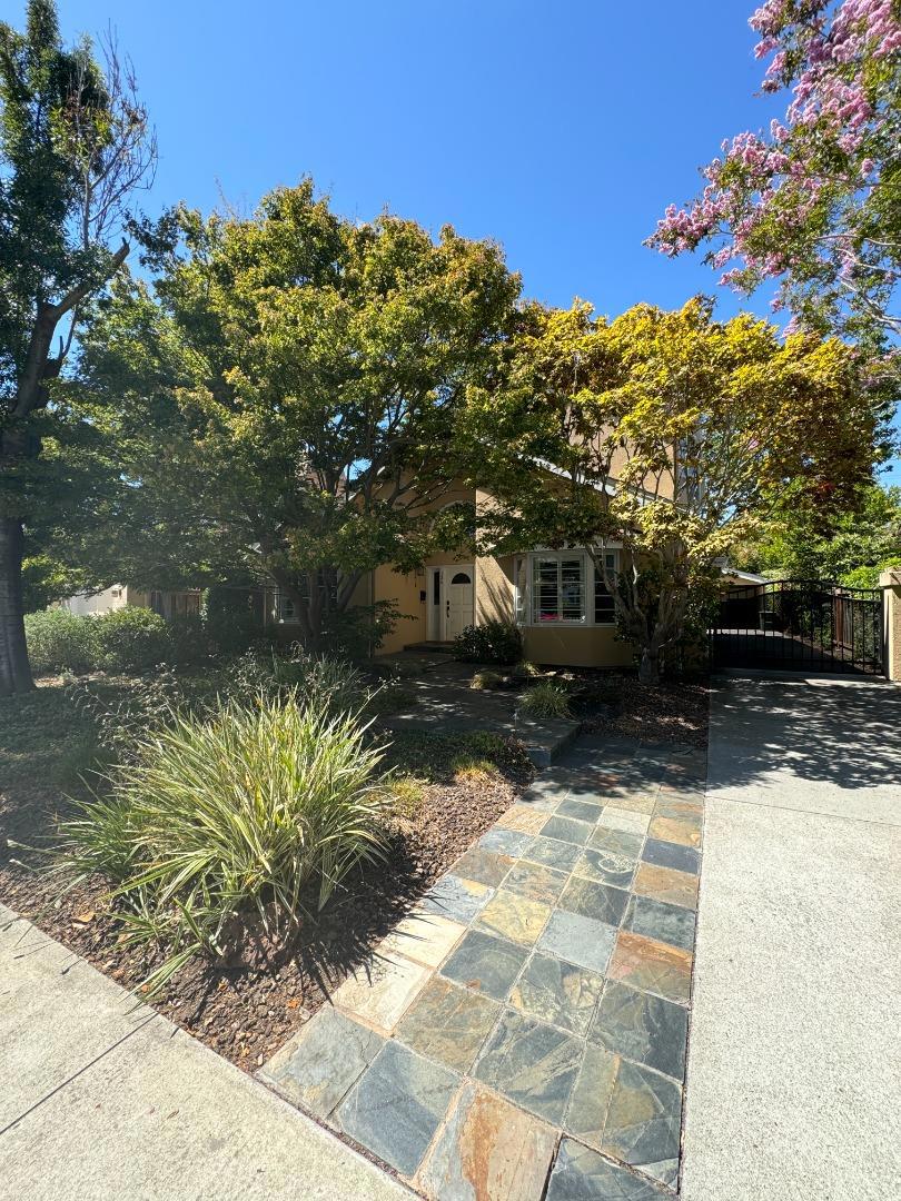 135 Heather Lane, Palo Alto, CA 94303