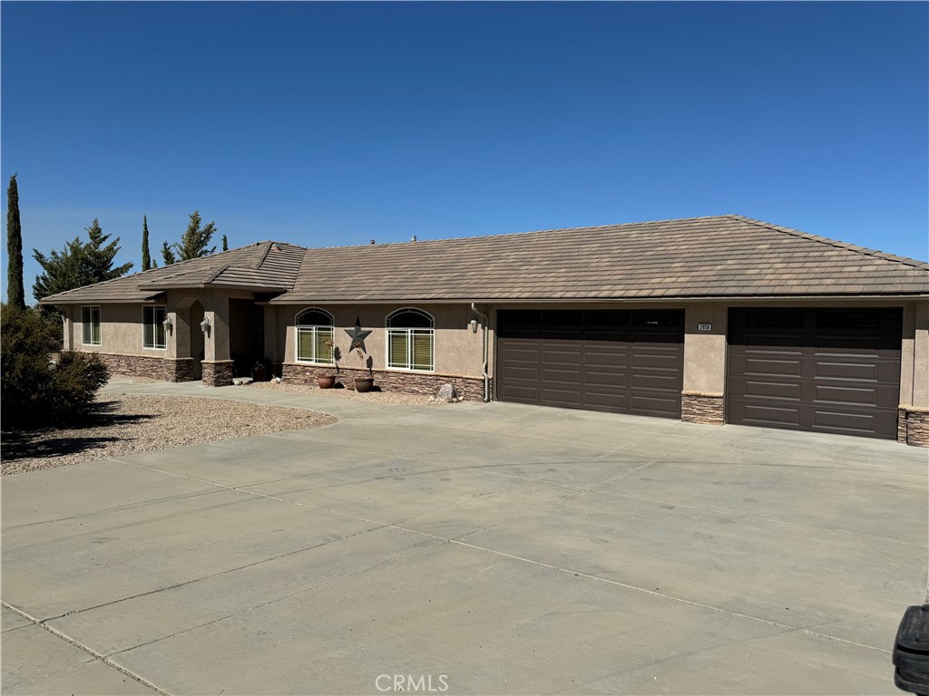 2038 Hollister Road, Pinon Hills, CA 92372