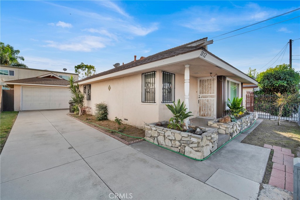 7872 Cypress Drive, Huntington Beach, CA 92647