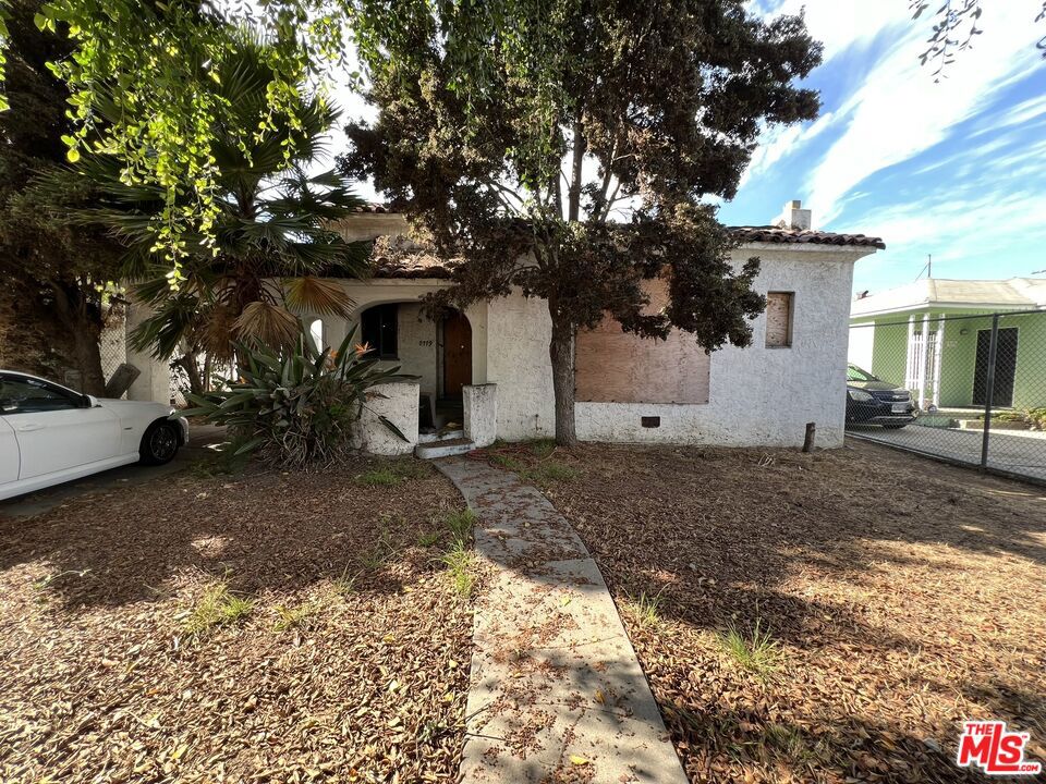 8779 S Hobart Boulevard, Los Angeles, CA 90047