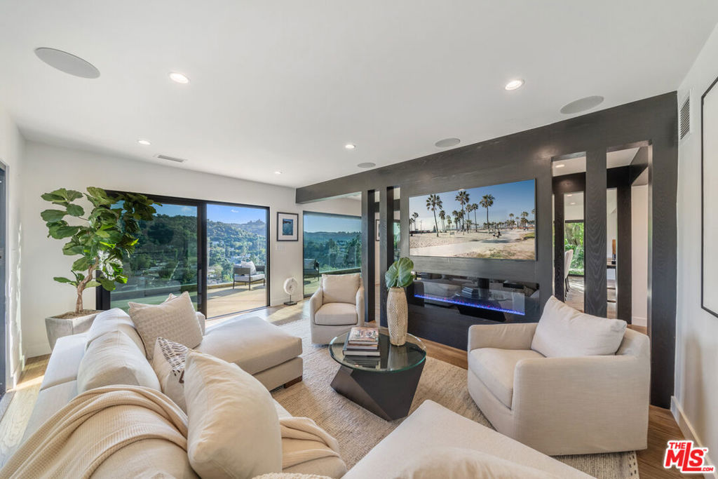 3352 Dona Rosa Drive, Studio City, CA 91604