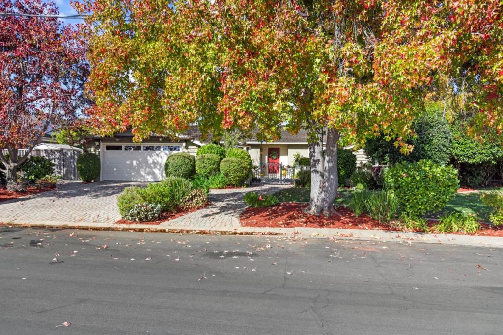 1990 Scott Lane, Los Altos, CA 94024