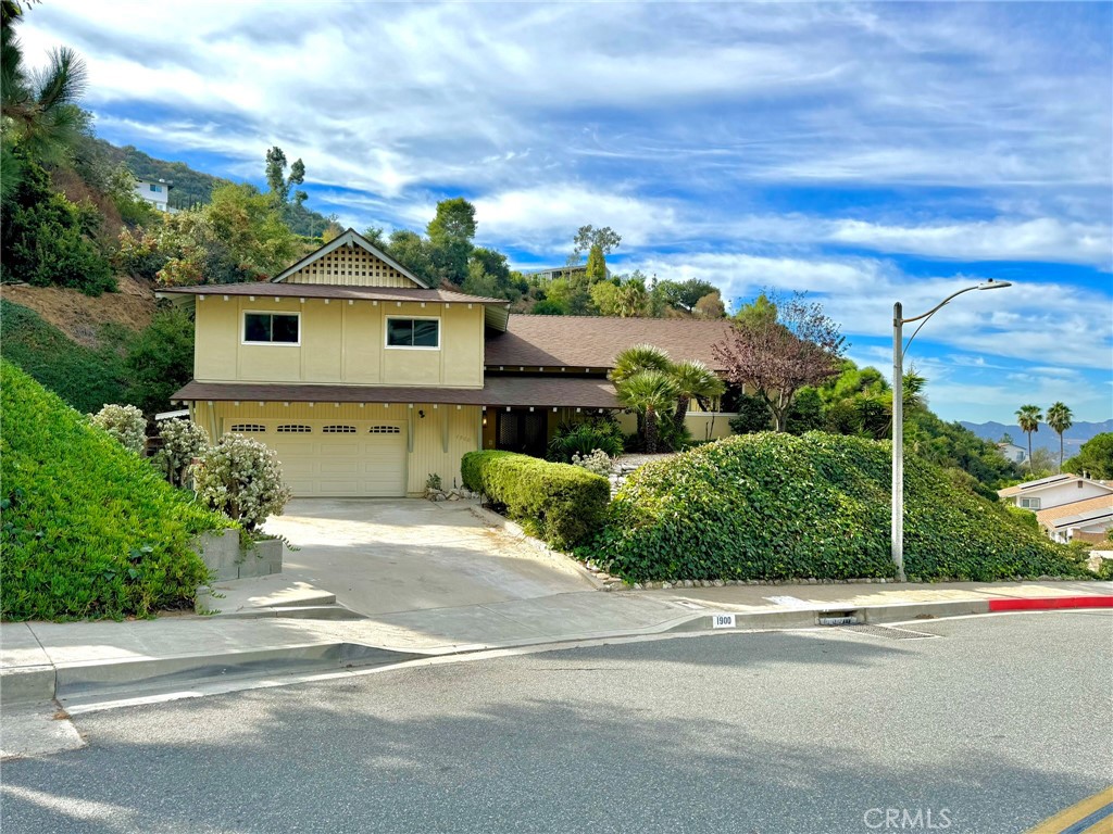 1900 Crestshire Drive, Glendale, CA 91208