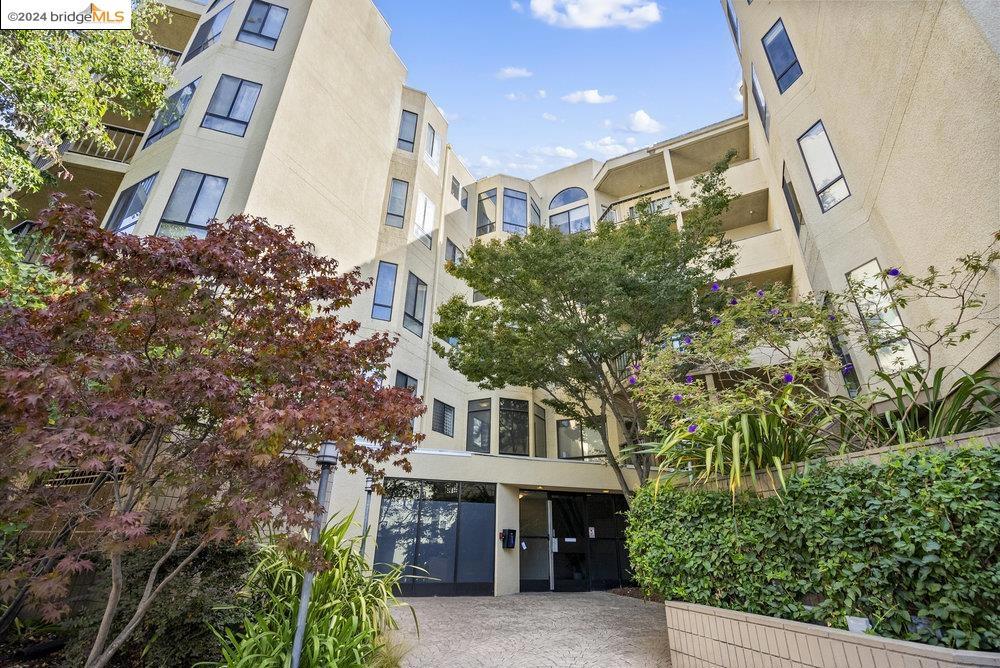 330 Park View Ter , #104, Oakland, CA 94610