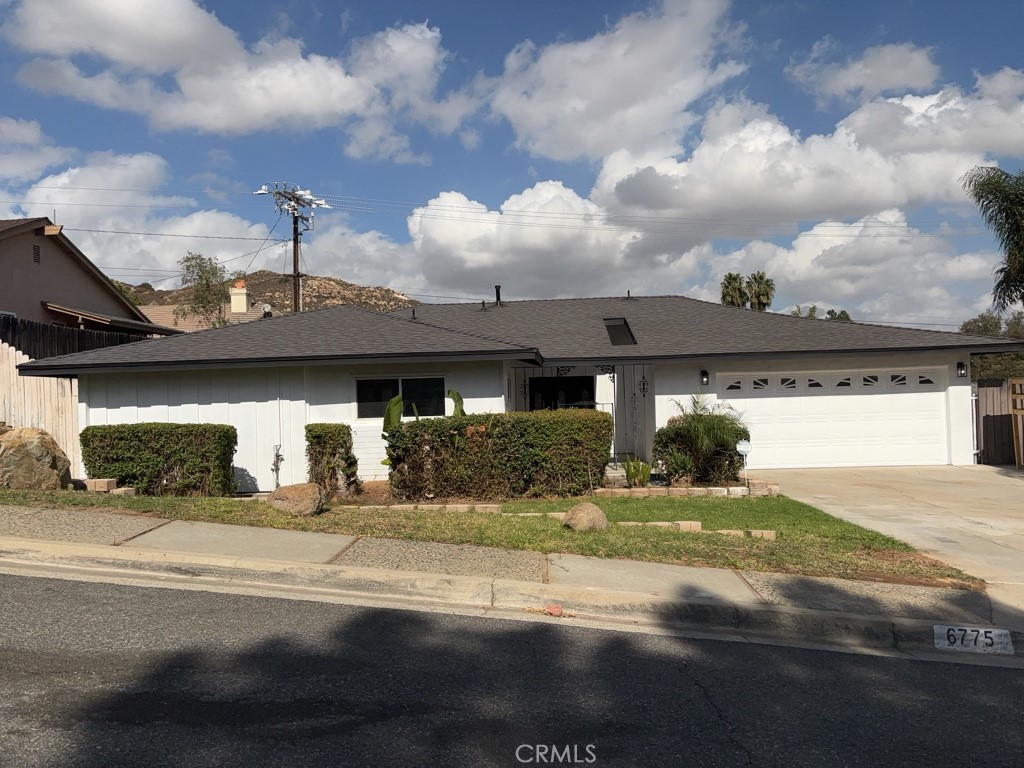 6775 Avenue De Palma, Jurupa Valley, CA 92509