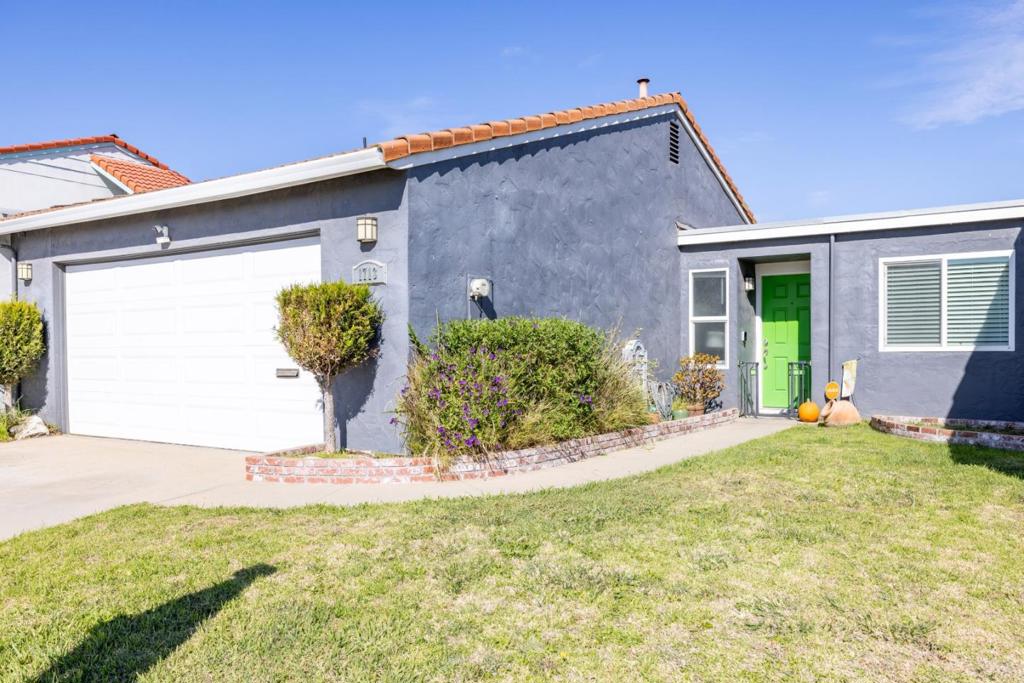 1713 Madrid Circle, Salinas, CA 93906