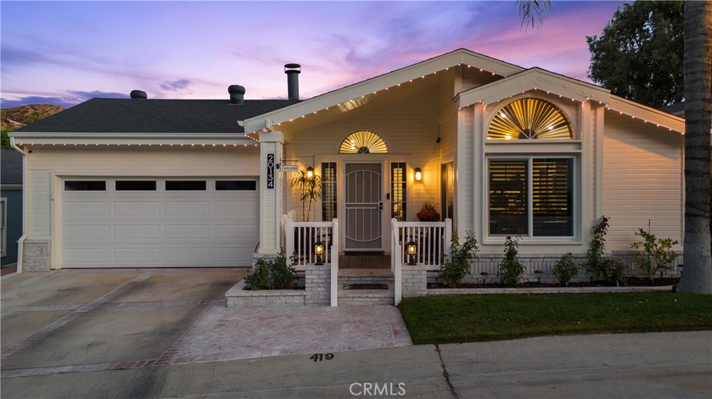 20134 Canyon View Dr., Canyon Country, CA 91351