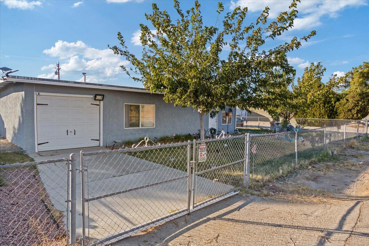 2911 Laurel Street, Rosamond, CA 93560