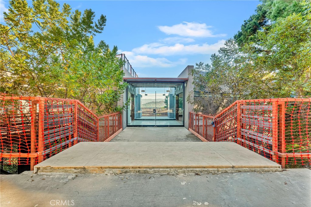 8896 Lookout Mountain Avenue, Los Angeles, CA 90046