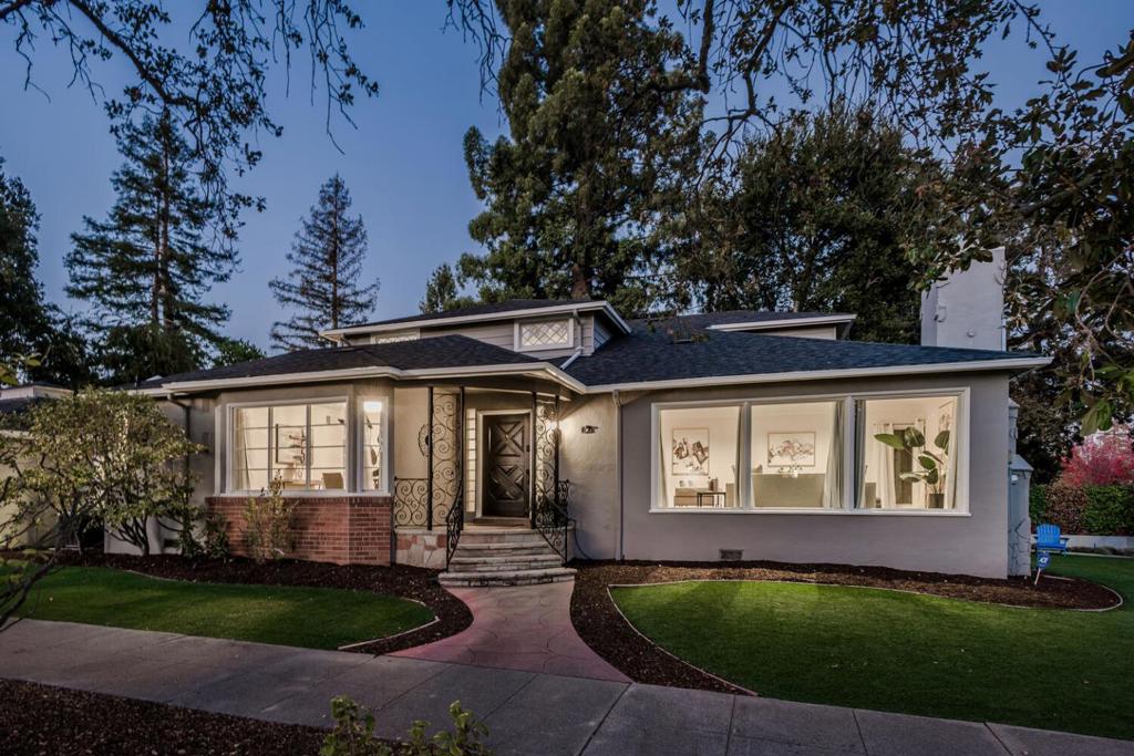 4 Copley Avenue, Redwood City, CA 94062