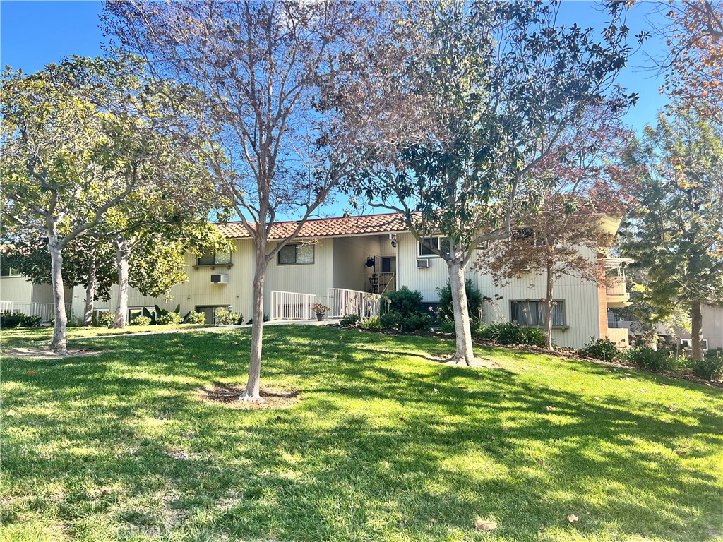 863 Ronda Mendoza , #B, Laguna Woods, CA 92637