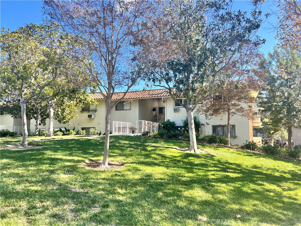 863 Ronda Mendoza , #B, Laguna Woods, CA 92637