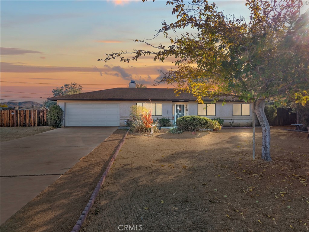 10849 Navajo Rd, Apple Valley, CA 92308