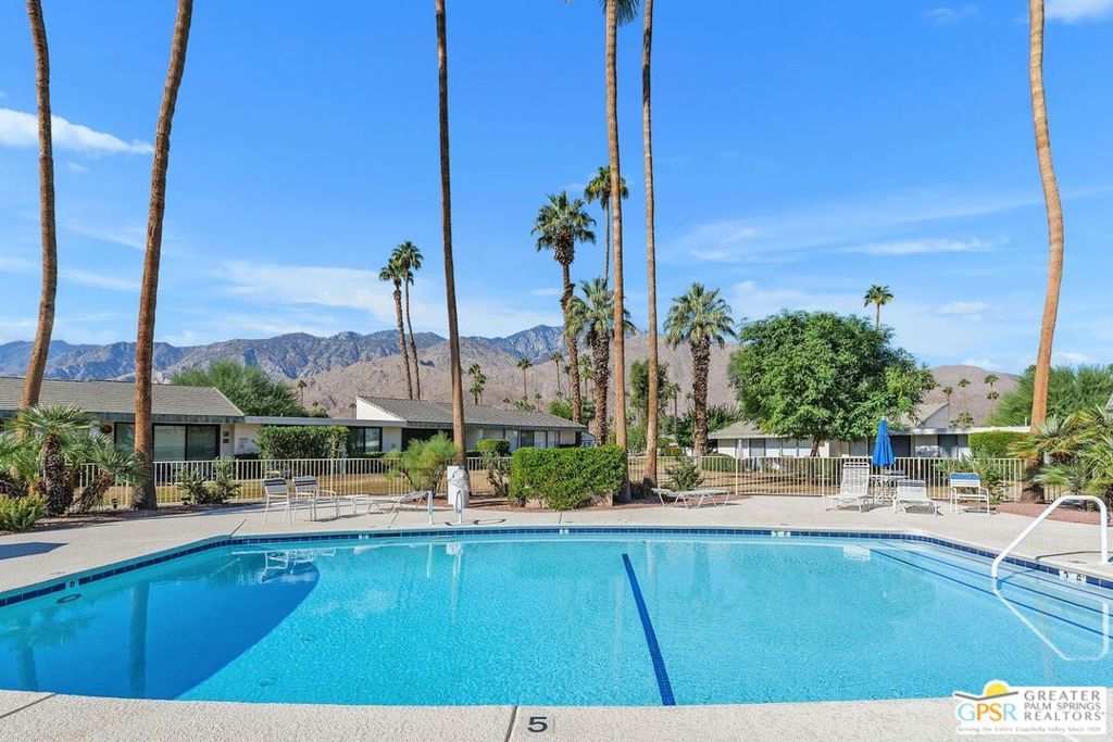 1209 N Martinique Circle, Palm Springs, CA 92264