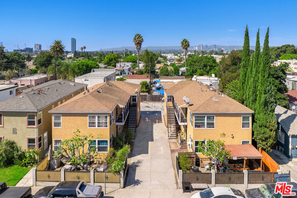 2743 S Redondo Boulevard | Similar Property Thumbnail 8