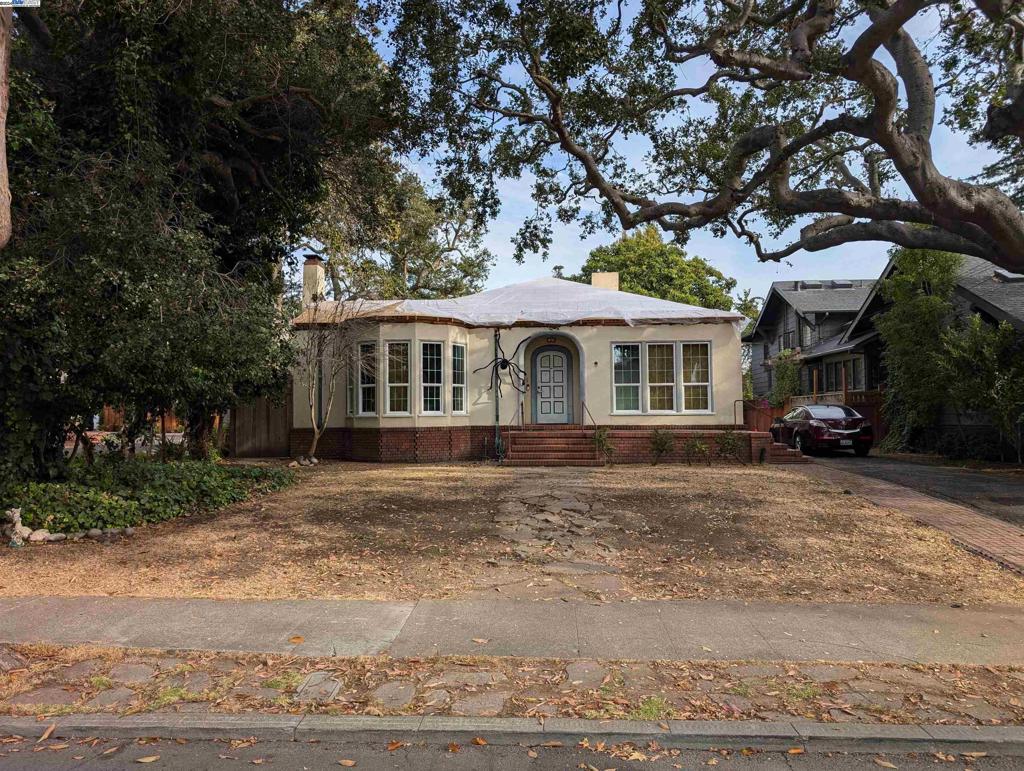 1319 Clinton Ave, Alameda, CA 94501