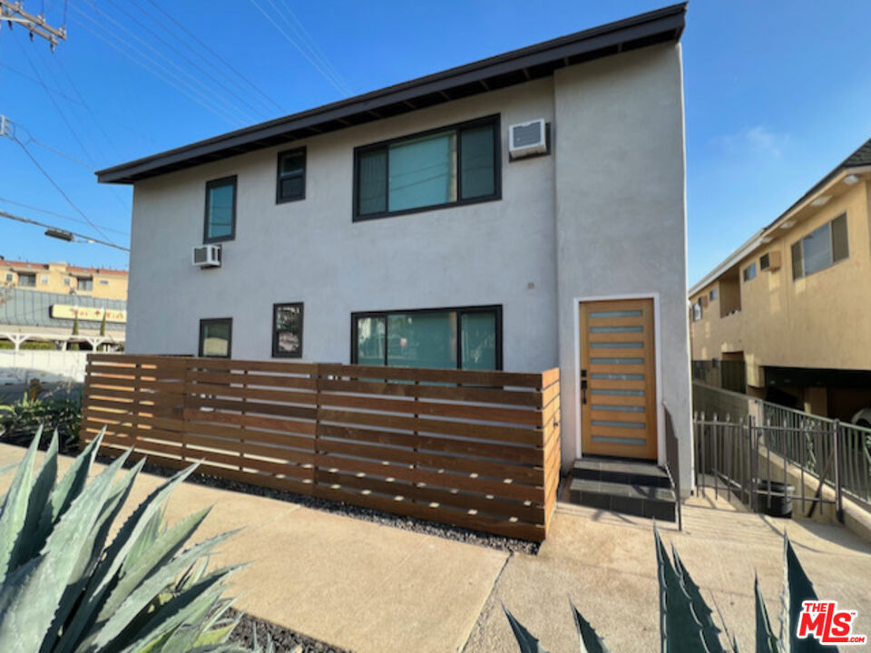 11702 Dorothy Street, Los Angeles, CA 90049