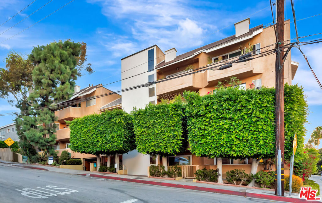 1010 Hammond Street, #402, West Hollywood, CA 90069