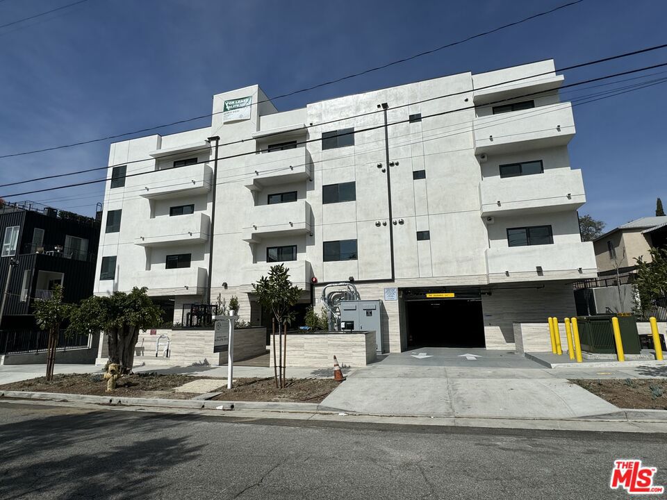 627 N Dillon Street, #206, Los Angeles, CA 90026