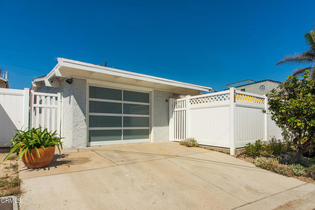 207 Rossmore Drive, Oxnard, CA 93035