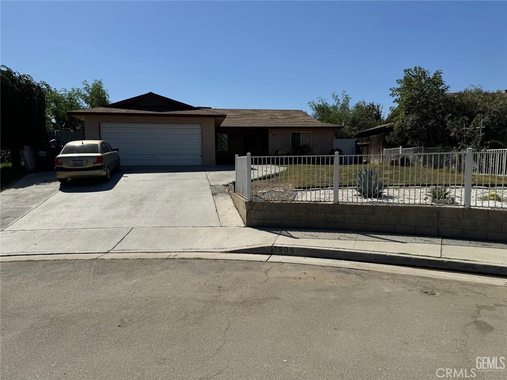 7505 Lynett Court, Lamont, CA 93241