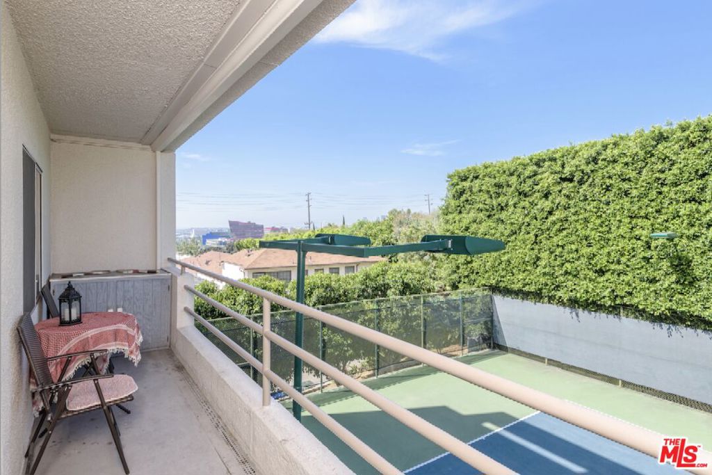 1131 Alta Loma Road, #212, West Hollywood, CA 90069