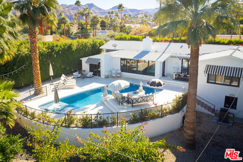 148 W Camino Descanso, Palm Springs, CA 92264