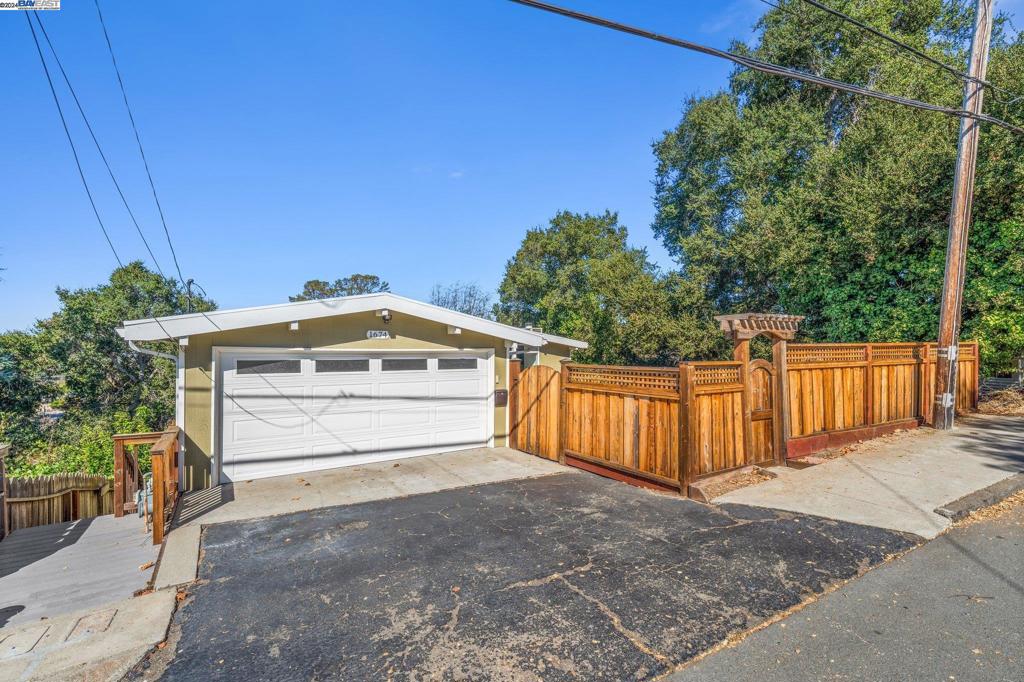 1674 E St, Hayward, CA 94541