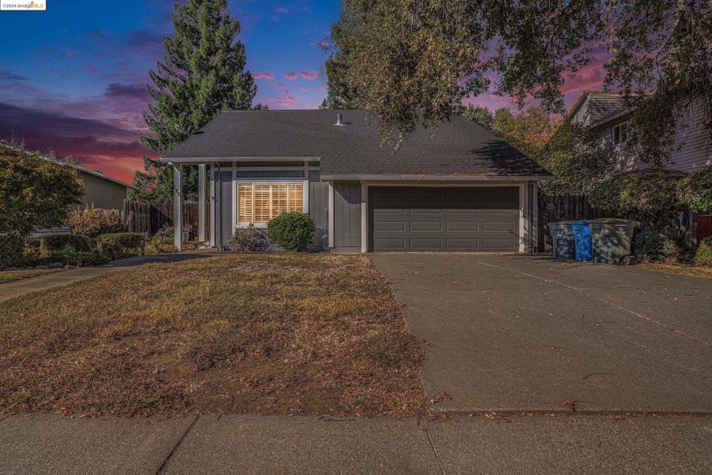 668 Duncan Dr, Vacaville, CA 95687