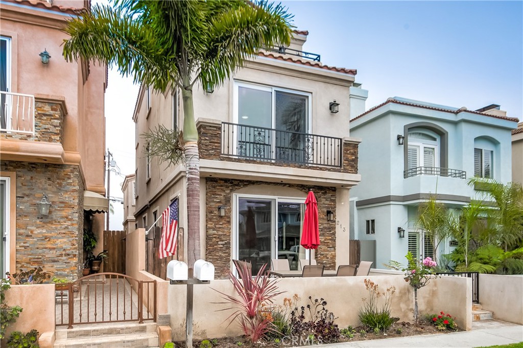 213 Baltimore Avenue, Huntington Beach, CA 92648