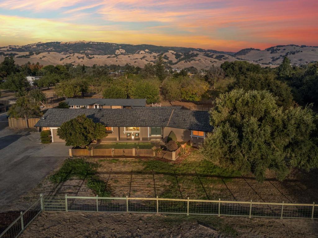 11820 Foothill Avenue, Gilroy, CA 95020