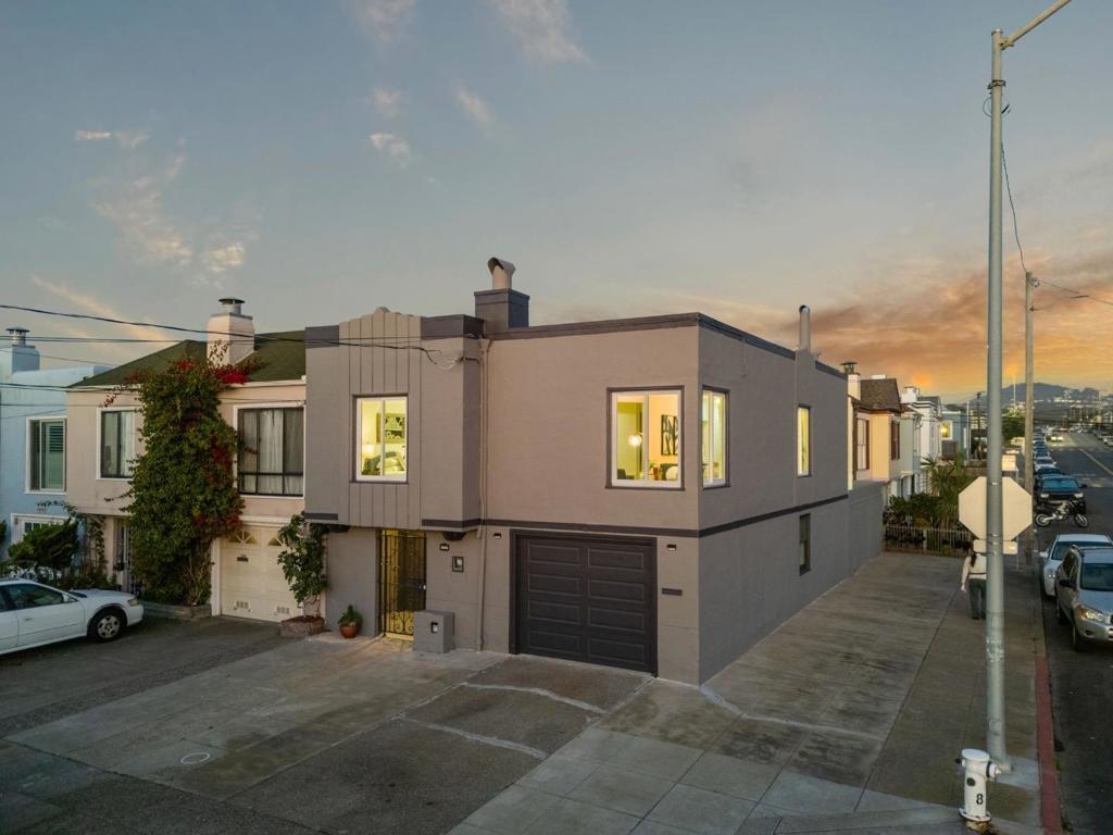 2694 43Rd Avenue, San Francisco, CA 94116