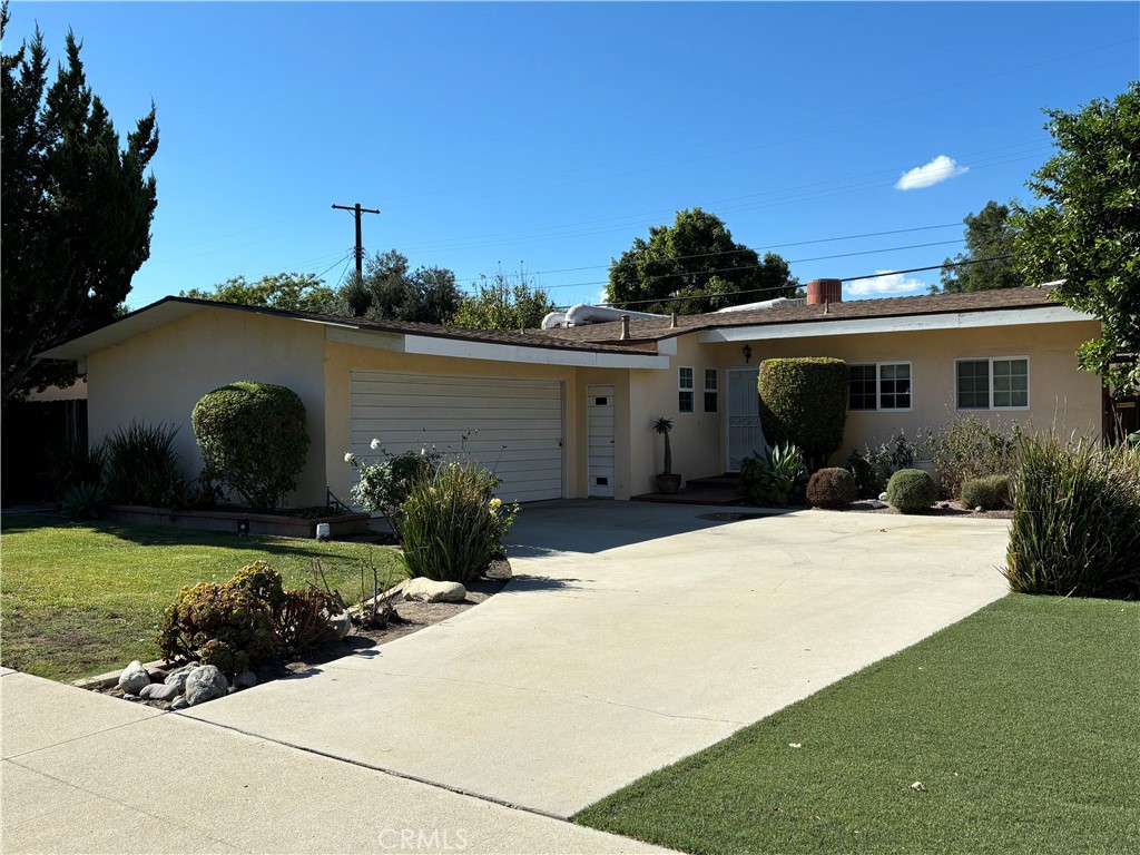 7351 Genesta Avenue, Lake Balboa, CA 91406