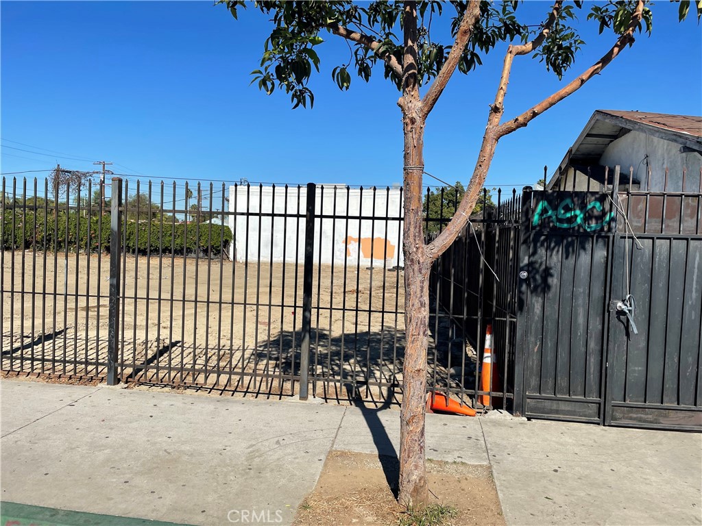 801 E Compton Boulevard | Similar Property Thumbnail