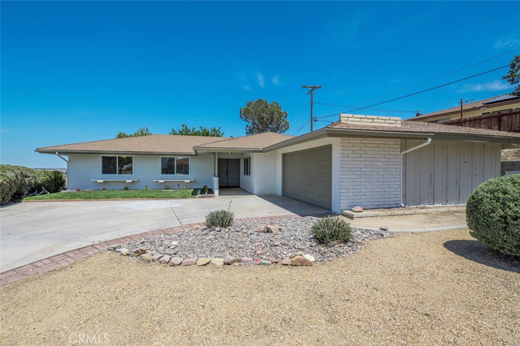 15060 Yaqui Road, Apple Valley, CA 92307