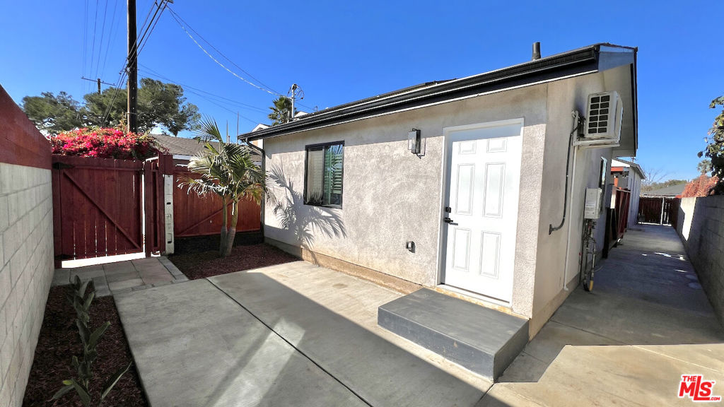 5527 W 83Rd St, Los Angeles, CA 90045