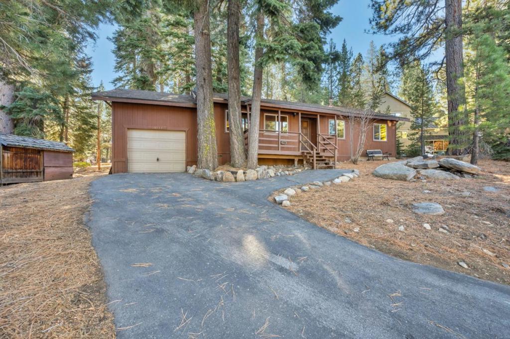 10515 Laurelwood Drive, Truckee, CA 96161