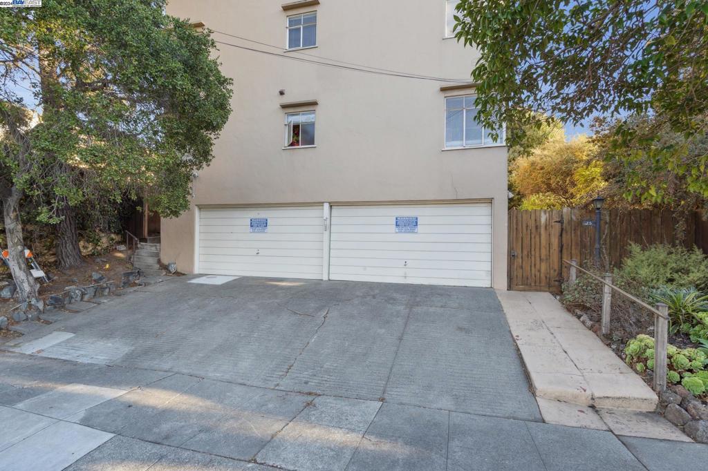 25 Whitmore Pl, Oakland, CA 94611