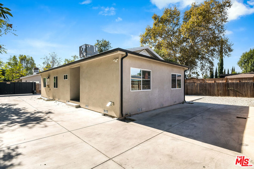 19218 Lanark Street, Reseda, CA 91335