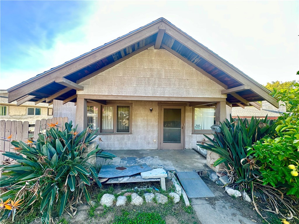 226 E Las Flores Drive, Altadena, CA 91001