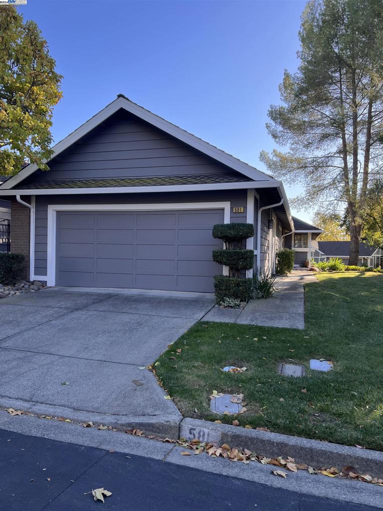 581 Silver Lake Dr, Danville, CA 94526