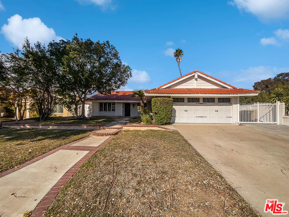 6021 E La Paz Way | Similar Property Thumbnail