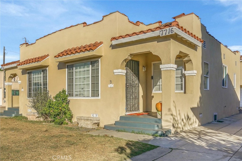 7716 California Avenue | Similar Property Thumbnail 4