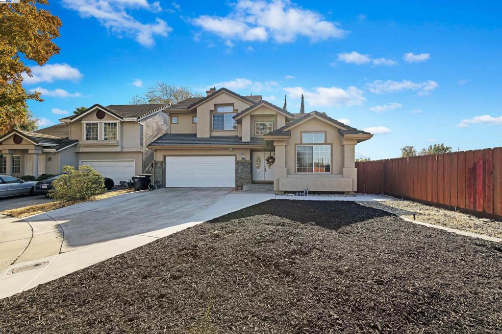 300 Falcon Ct, Tracy, CA 95376